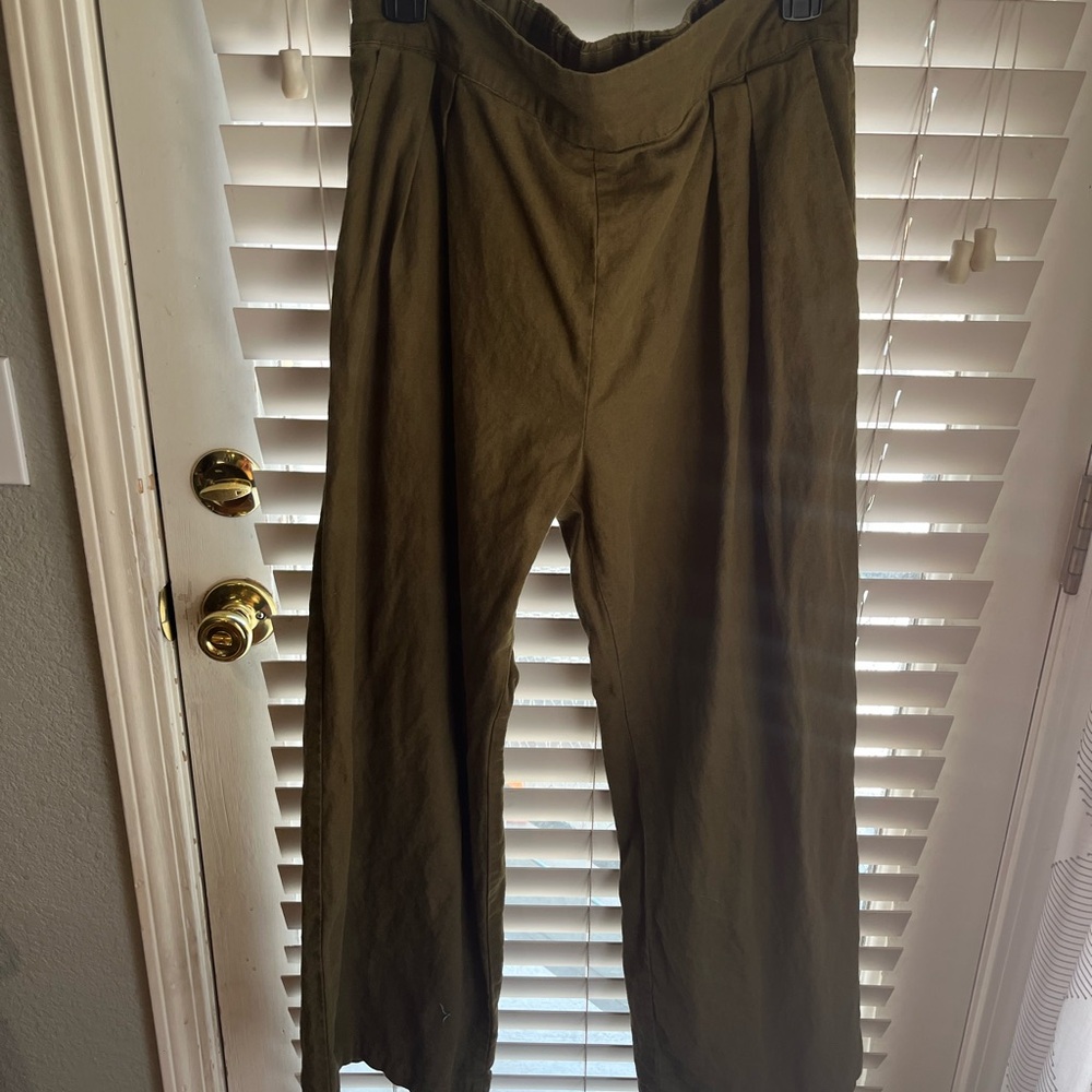 Vigoss olive wide leg linen pants with pleats and elastic waist band.